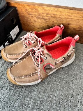 Sperry boat shoes size 6